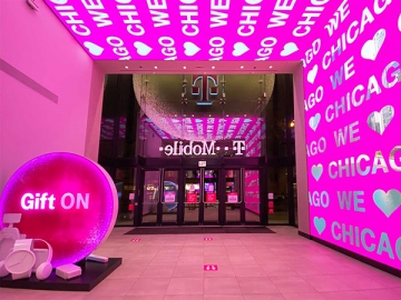 T-Mobile Gift ON Holiday Campaign 2020 Features SuperGraphics