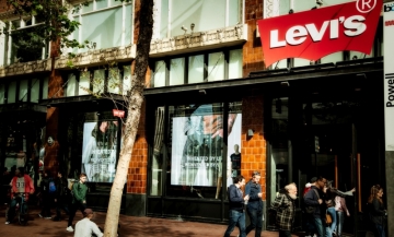 Reflect and PixelFLEX™ open the windows for Levi’s on Market Street Reflect and PixelFLEX™ open the windows for Levi’s on Market Street