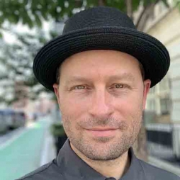Through entrepreneurial spirit and grit Peter has cultivated a breadth of hard and soft skills ideally suited for the experiential field.